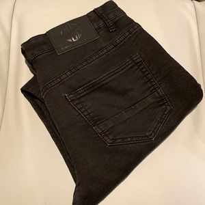 Vintage Genes Black size 30W 30L in like new condition